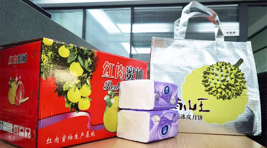 迎中秋 送關(guān)懷！金環(huán)電器給員工們派發(fā)中秋禮包