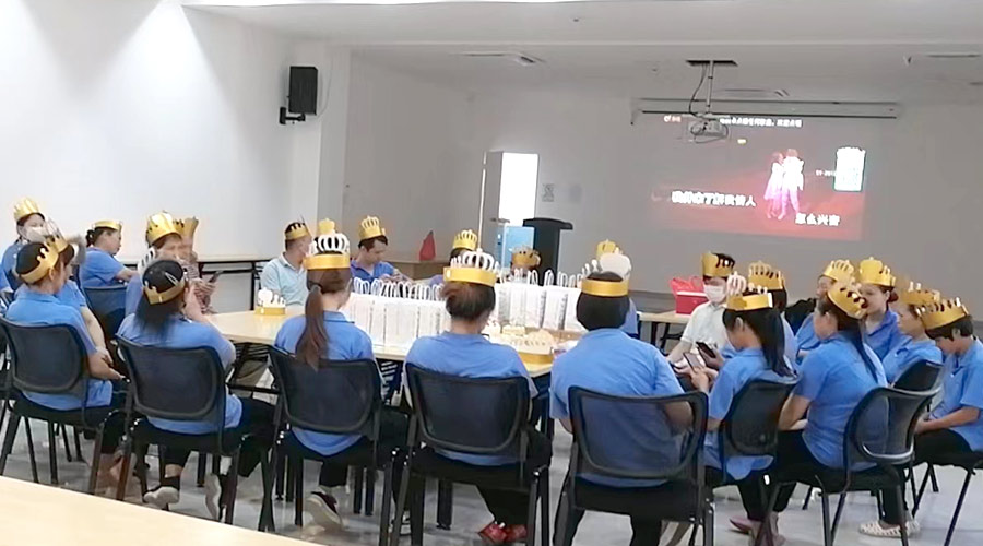 歡聚一堂 溫暖相伴！金環(huán)電器舉辦9月員工生日會