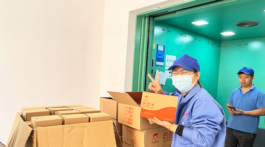 喜笑顏開(kāi)！三八婦女節(jié)  金環(huán)電器發(fā)放禮品暖人心